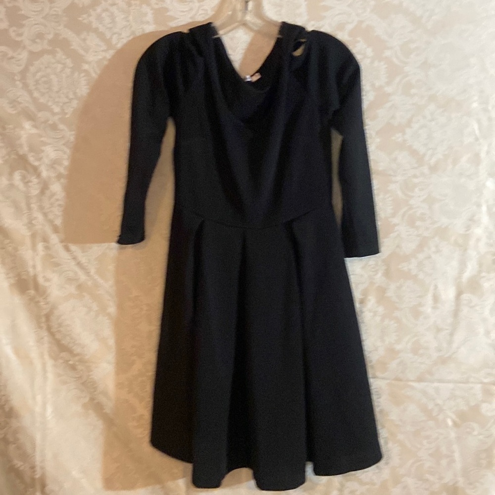 White Mark successfully comfortable size medium Black dress shoulders exposed